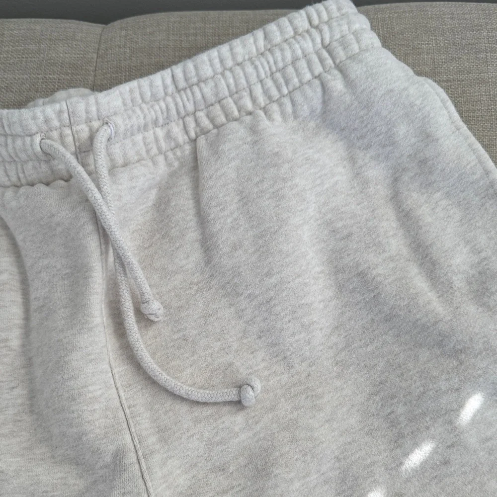 TNA Cozy  Aritzia Heathered Gray Shorts - Picture 3 of 5